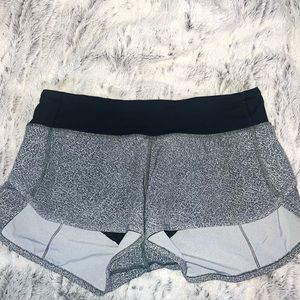 LULULEMON 2.5 inch SIZE 6